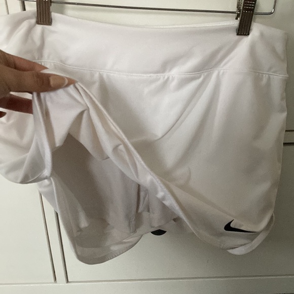 White Nike Skort - Picture 3 of 3